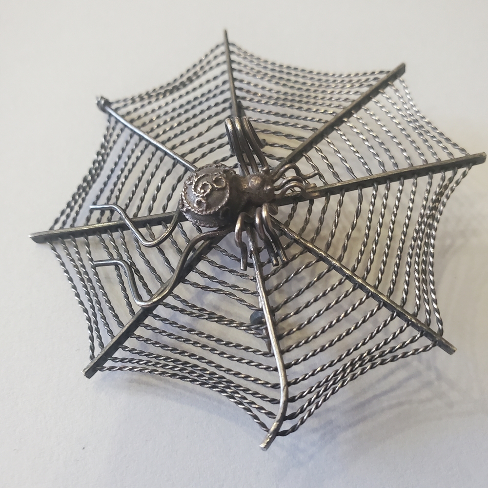 Vintage Metropolitan Museum Of Art (MMA) Sterling Silver Spider Web Brooch - Picture 2 of 8